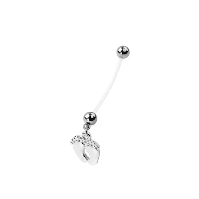 Navelpiercing voor zwangeren met kleine voetjes