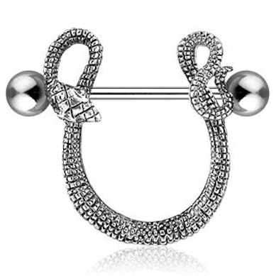 Tepelpiercing met slang