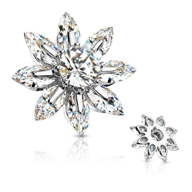 Dermal anchor met bloem met blaadjes uit steentjes en middensteen