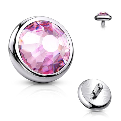 Dermal anchor uit titanium met steen.