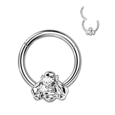 Gesloten ring uit titanium met naar voren gerichte bij