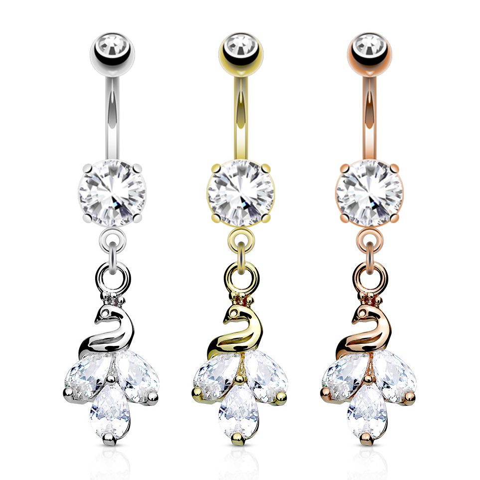 Navelpiercing met een pauw als hanger