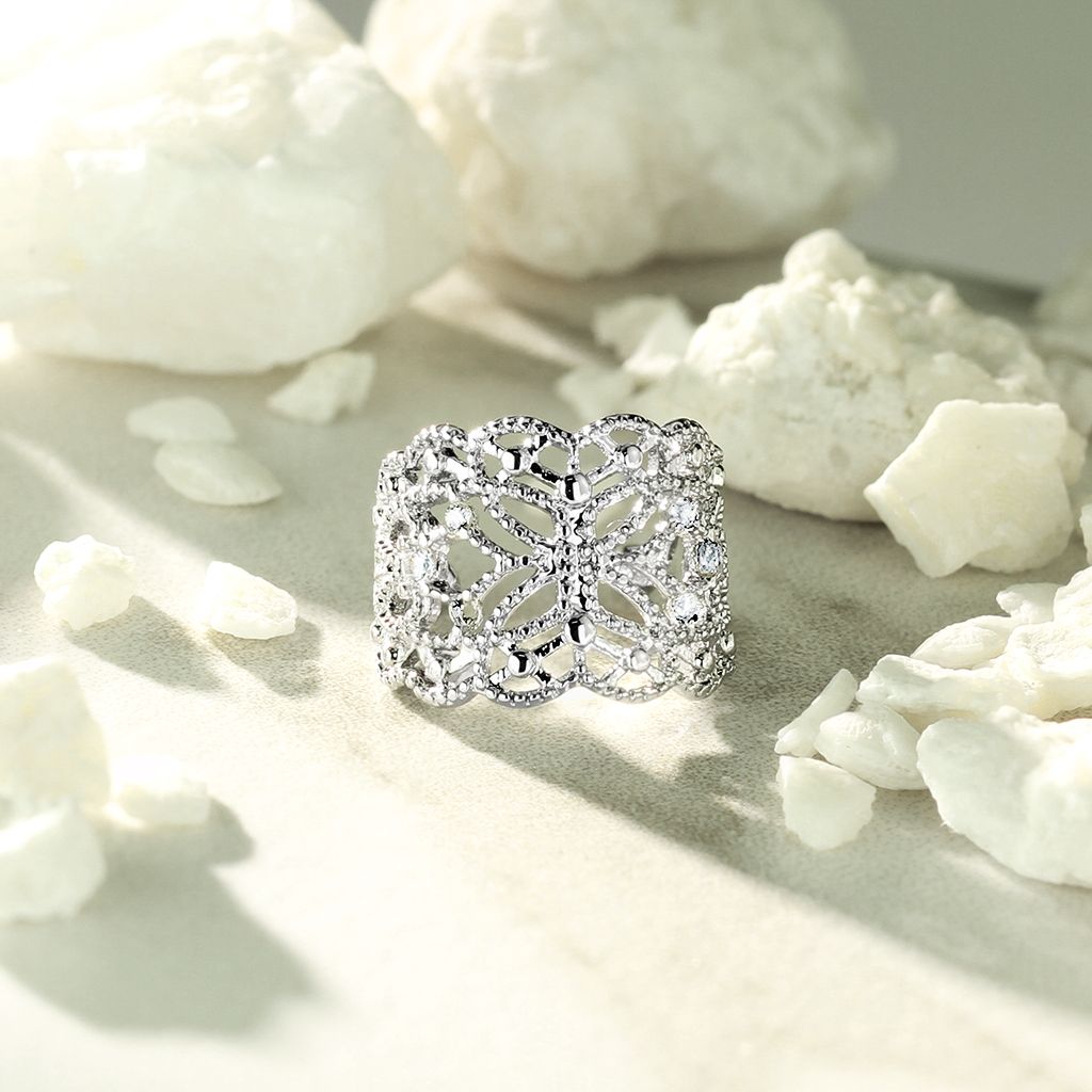 Earcuff met filigraan vlinder
