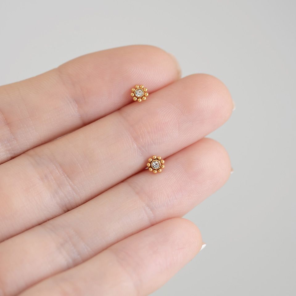 Labret met kleine balletjes en interne schroefdraad