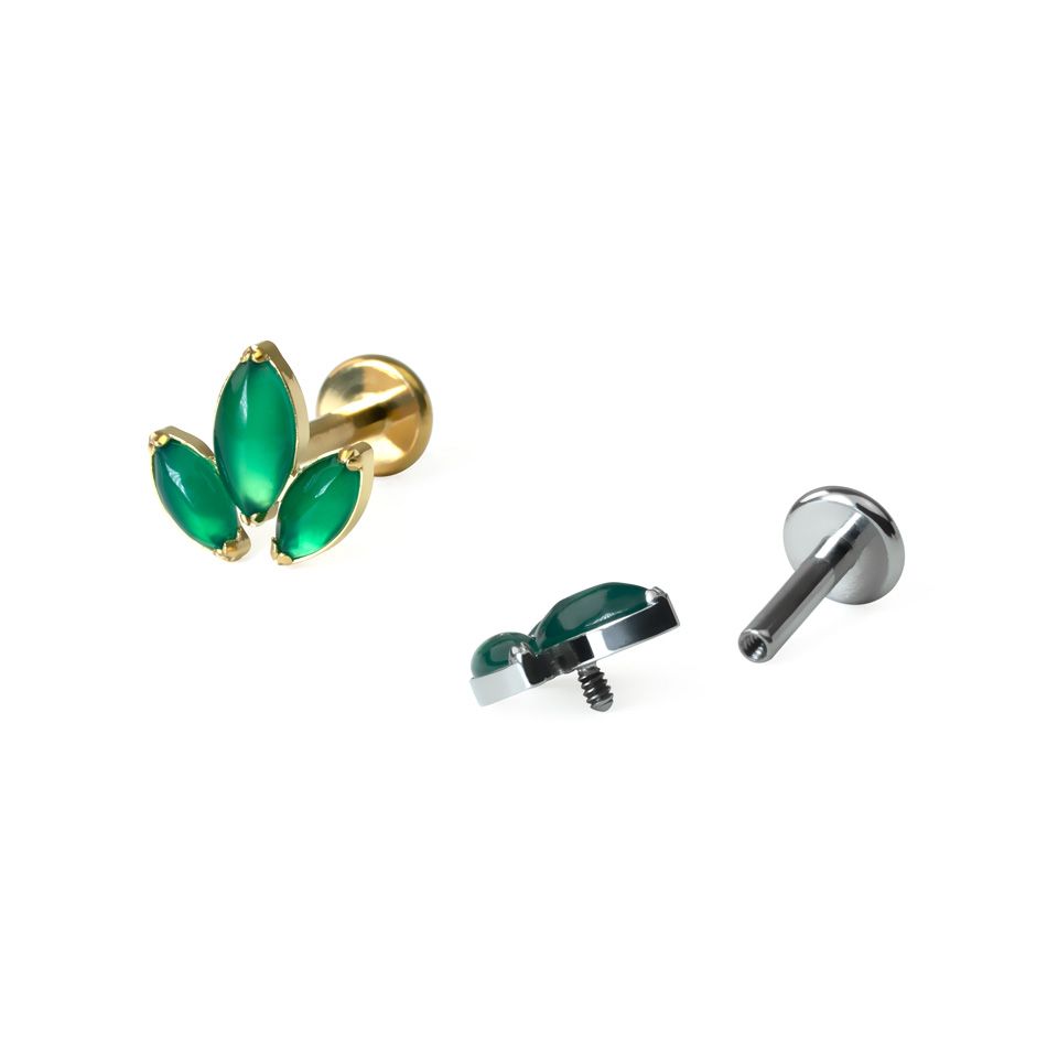 Titanium labret met trio steentjes in marquise snit