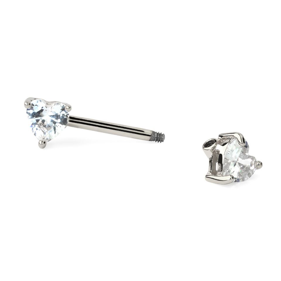 Tepelpiercing met hartjessteentjes