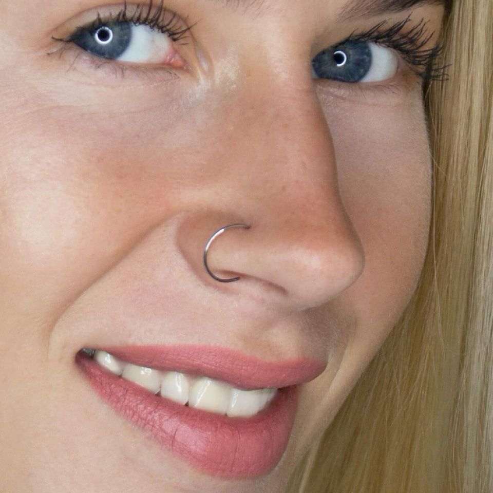 Kleine neusring in verschillende kleuren