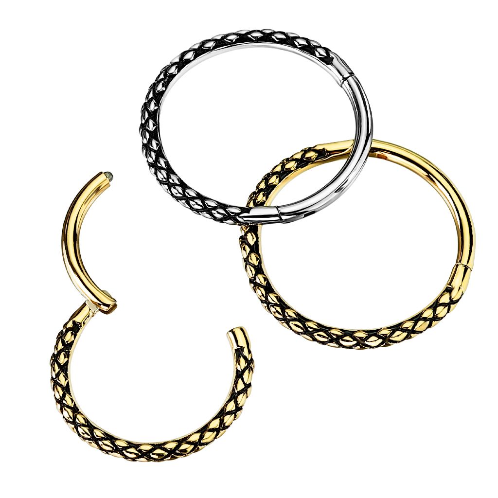 Scharnierende segment ring met slangenhuid-design