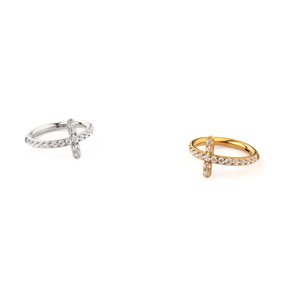 Titanium ring met kruisje van steentjes