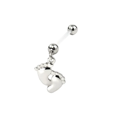 Navelpiercing voor zwangeren met kleine voetjes