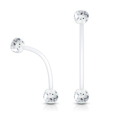 Navelpiercing voor zwangeren met glitterballetjes