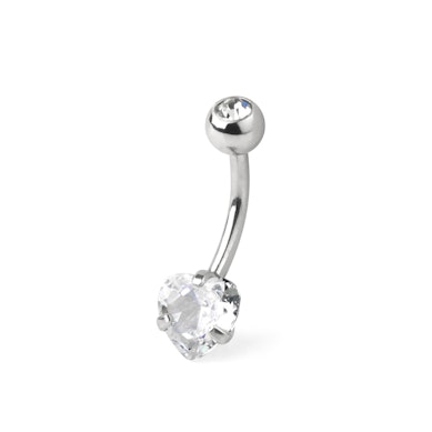 Navelpiercing met een hartvormige steen