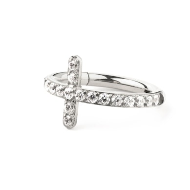 Titanium ring met kruisje van steentjes