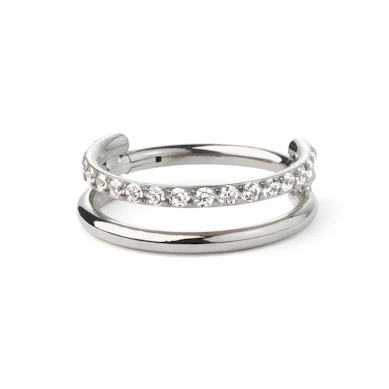 Dubbele titanium ring met rij steentjes