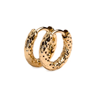 Tweetal gehamerde huggy oorbellen