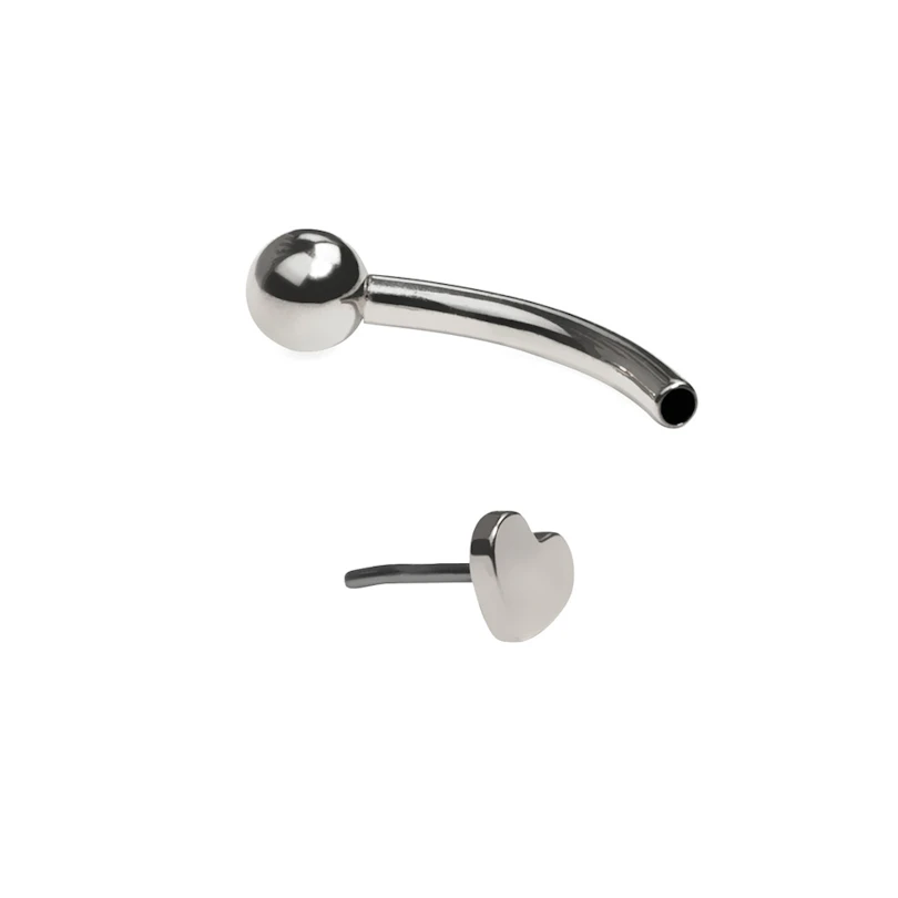 Gebogen titanium barbell met hartje