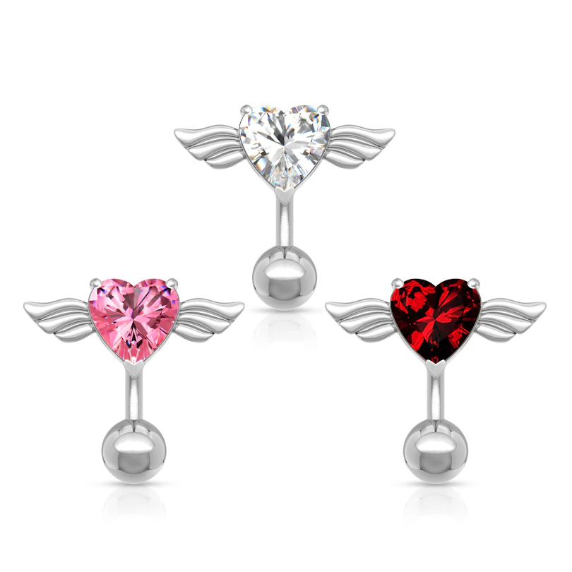 Navelpiercing met een hart en vleugels