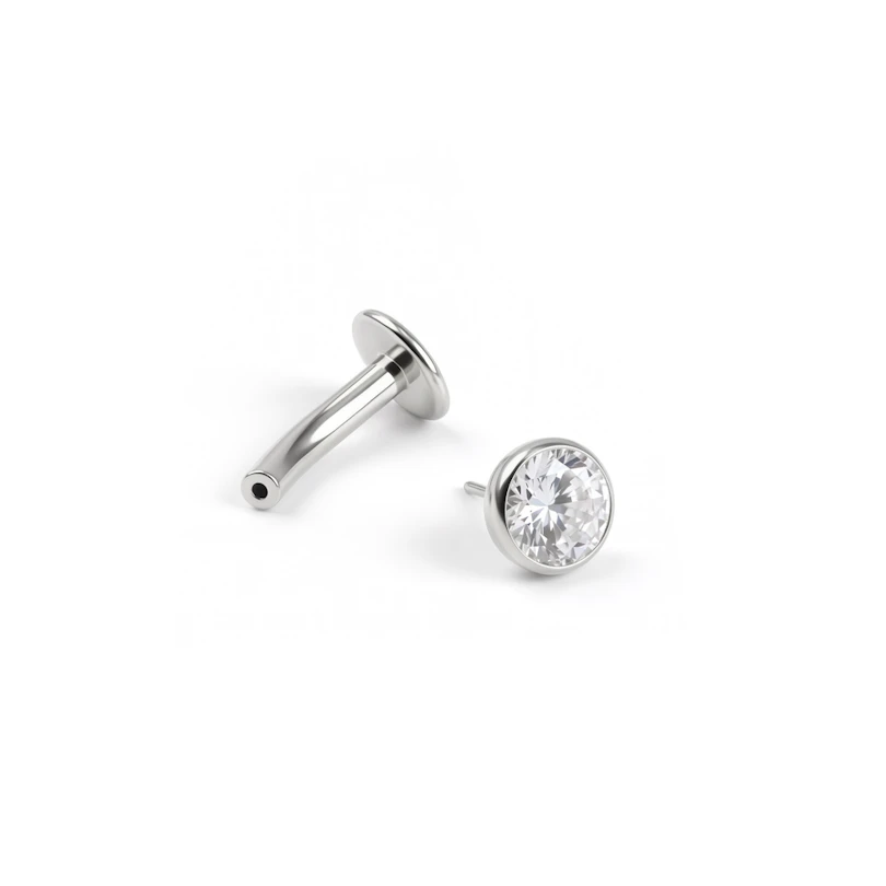 Zwevende navel piercing in titanium