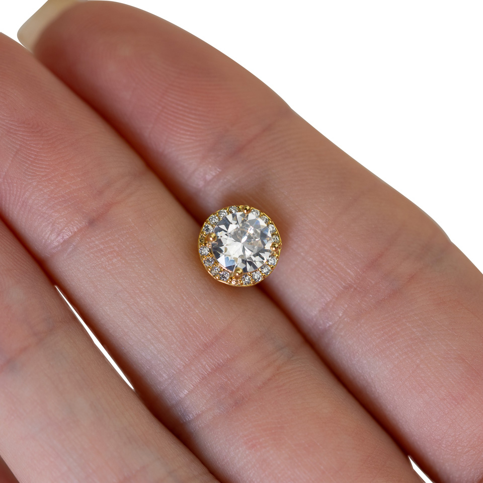 Ronde dermal top met facetgeslepen steen in de kleur van jouw keuze