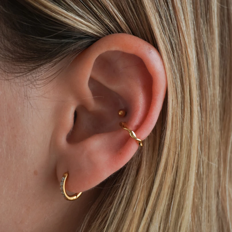 Minimalistische gedraaide earcuff