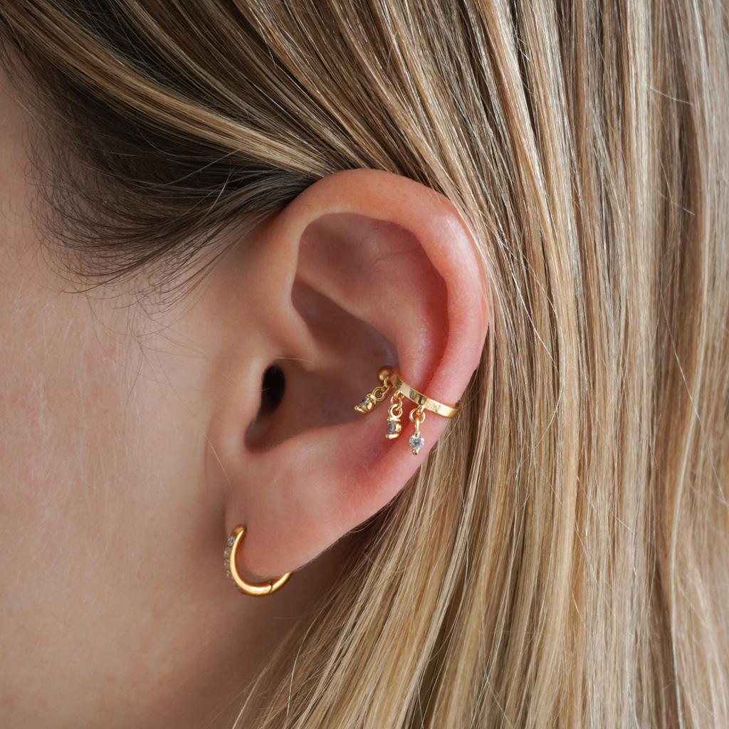 Earcuff met bedeltjes
