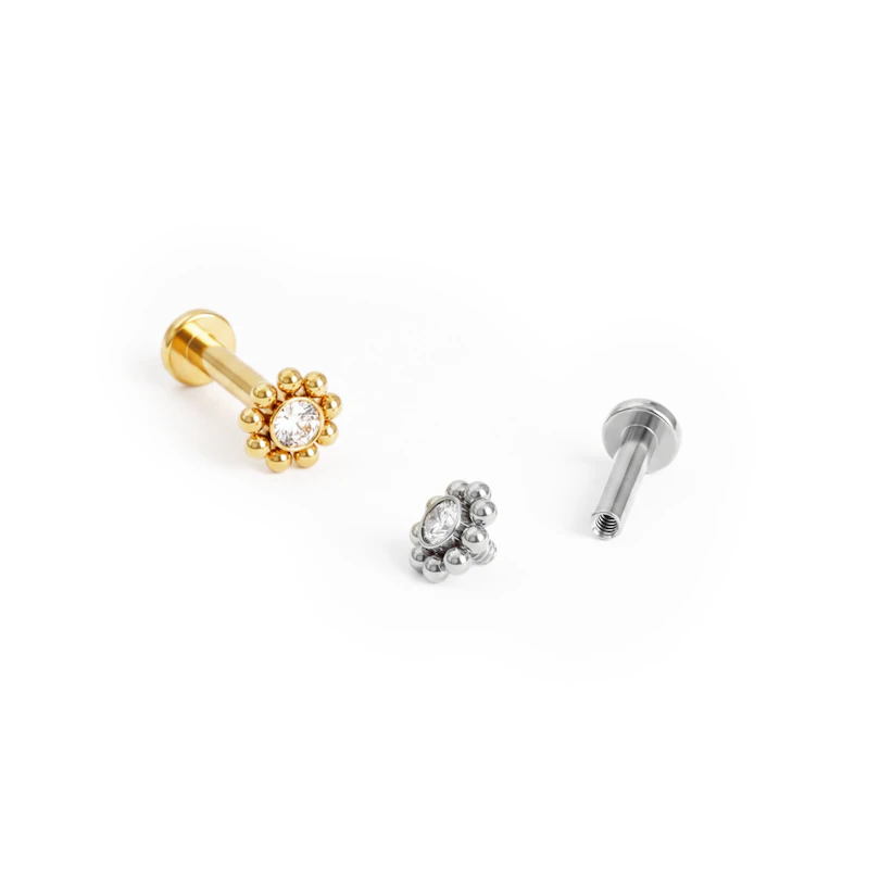 Labret met kleine balletjes en interne schroefdraad