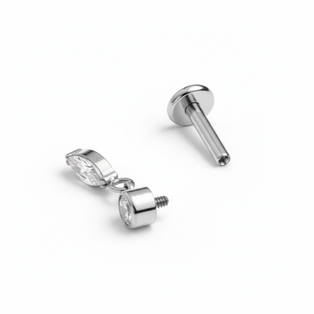 Titanium labret met elegant markies bedeltje