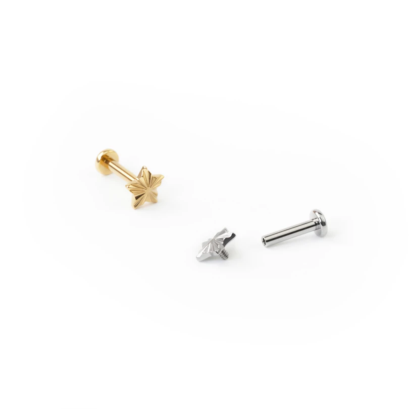 Stervormige titanium labret met patroon