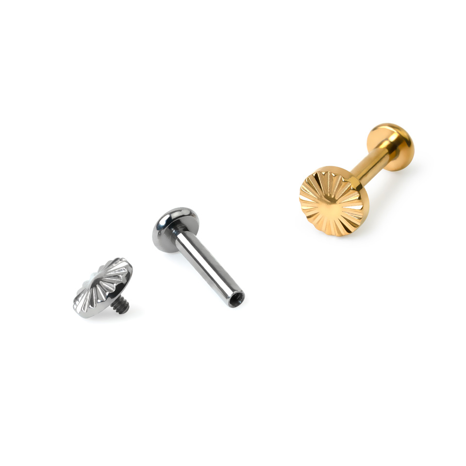 Magnifieke titanium labret met diamantgeslepen top