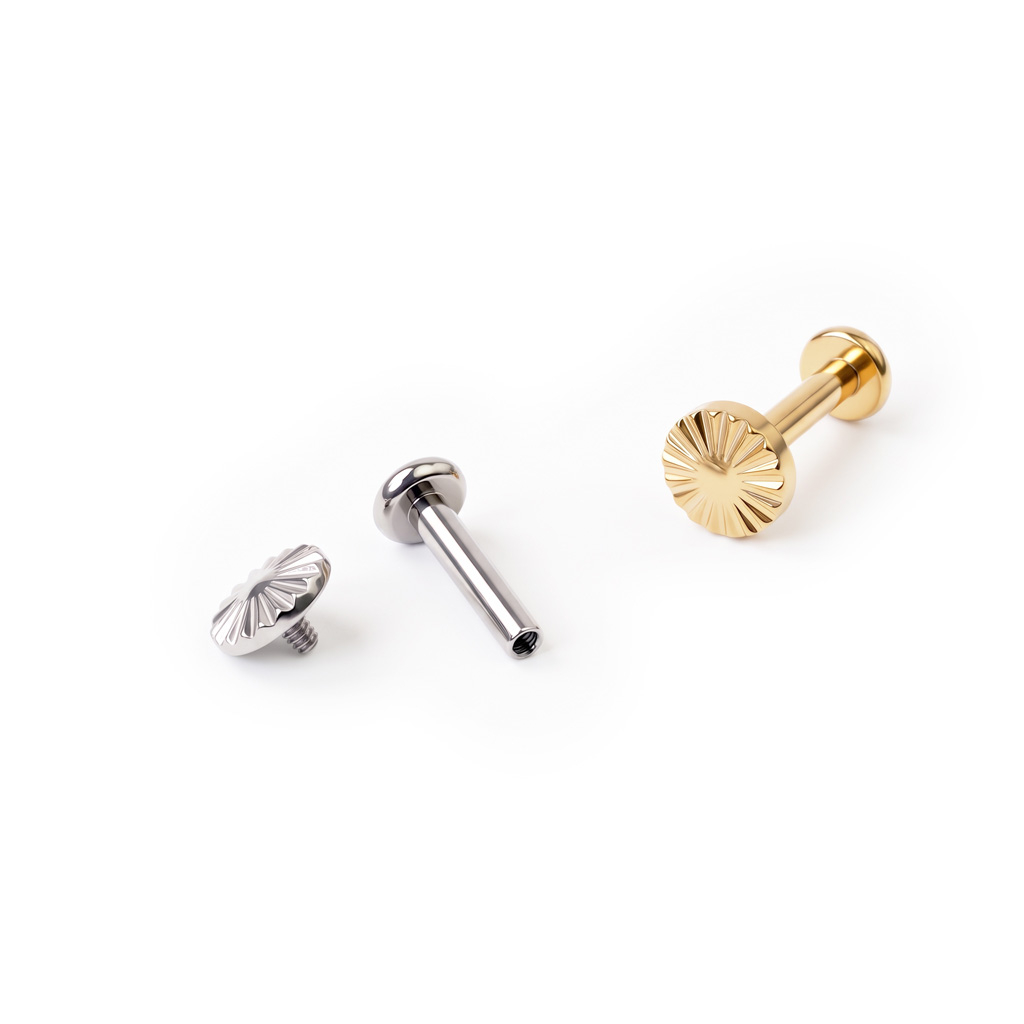 Magnifieke titanium labret met diamantgeslepen top