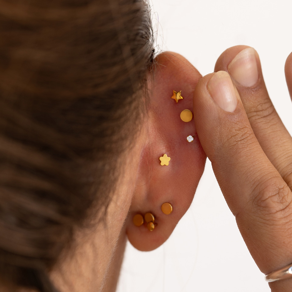 Dubbelzijdige schroefdraadloze titanium labret met ster flatback en steentje