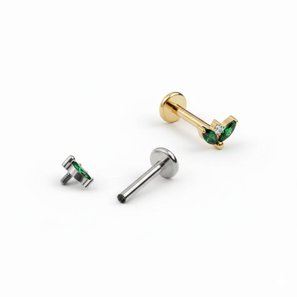 Titanium labret met paar smaragdkleurige stenen