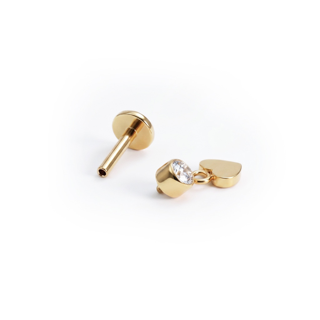Titanium labret met hartbedeltje