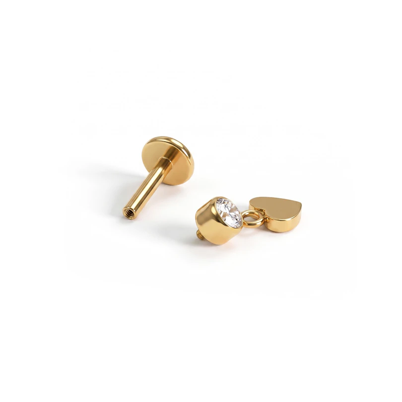 Titanium labret met hartbedeltje