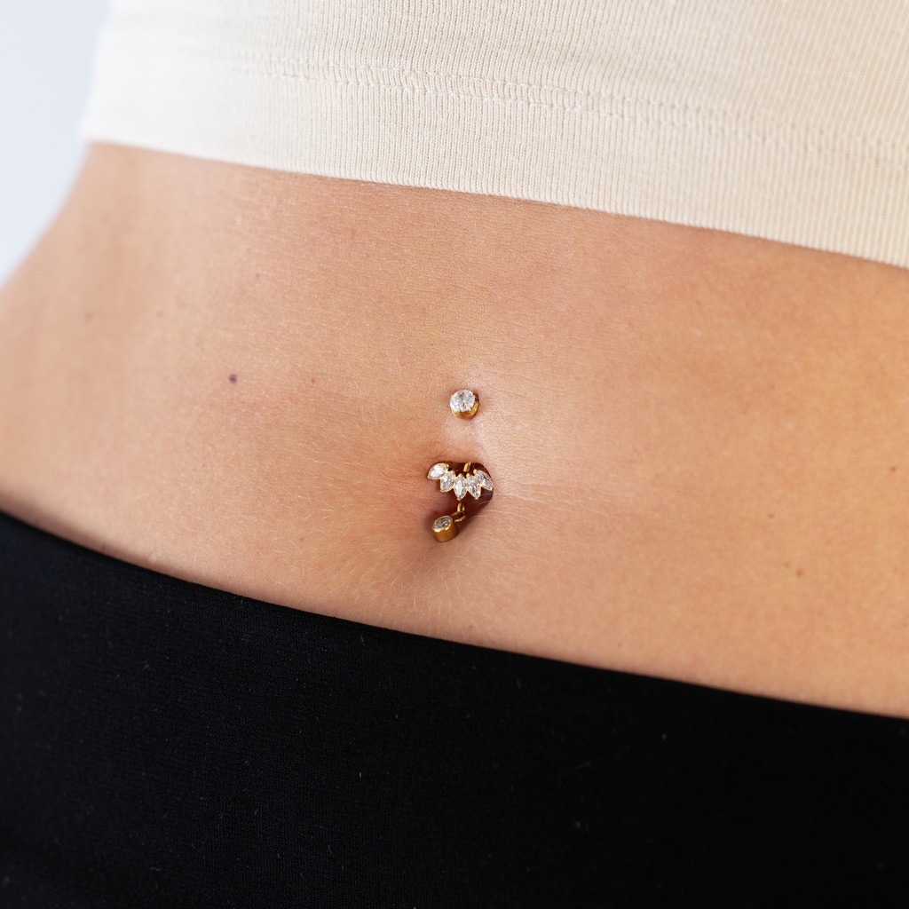 Titanium navel ring met marquise steen en hangertje