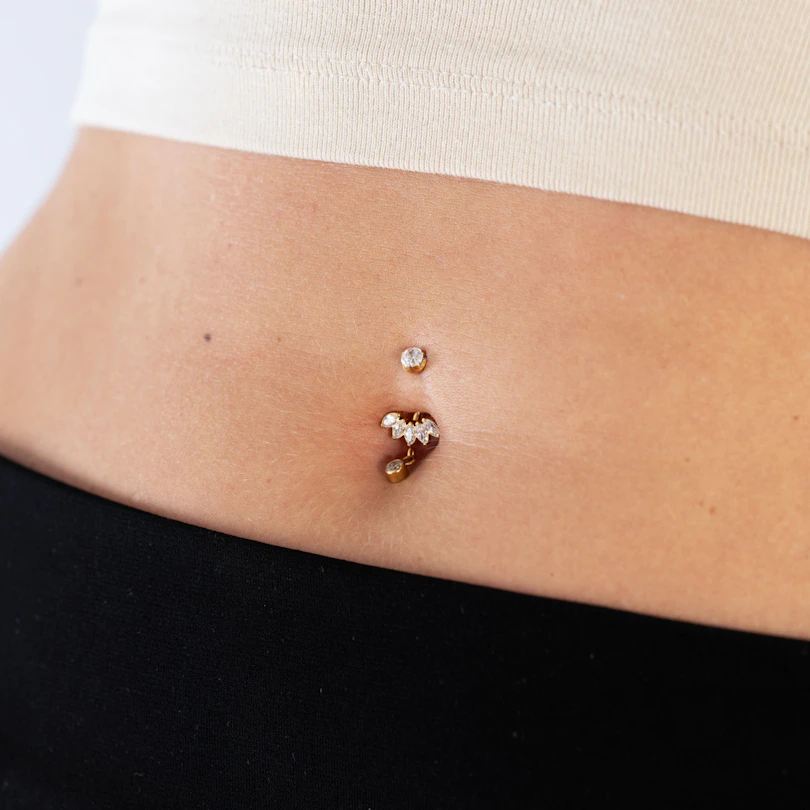 Titanium navel ring met marquise steen en hangertje