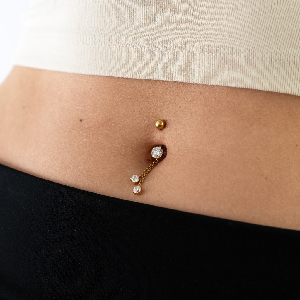 Titanium navel ring met kettinkjes en steentjes