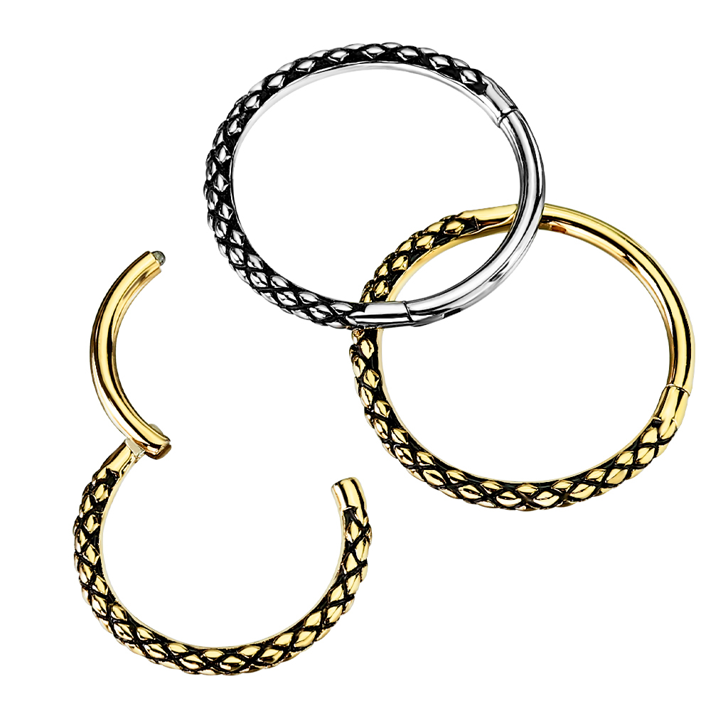 Scharnierende segment ring met slangenhuid-design