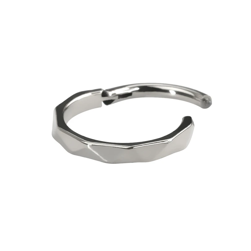 Neusring van titanium met diamantpatroon