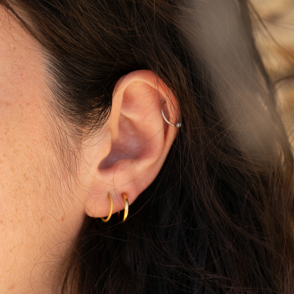 Ring met een vast balletje in vele kleuren