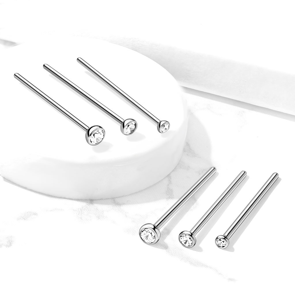 Fishtail titanium neuspiercing met steen